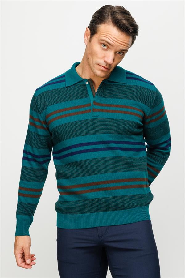 Мужской шерстяной свитер с круглым вырезом и цветными полосками спереди зеленый