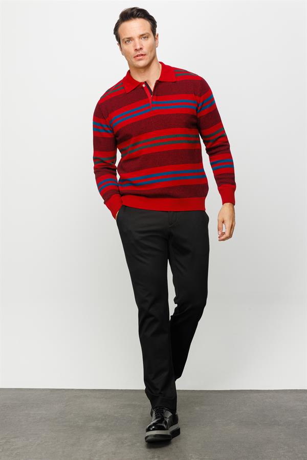 Мужской шерстяной свитер с круглым вырезом и цветными полосками спереди темно красный
