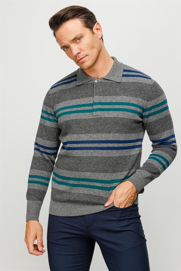 Мужской шерстяной свитер с круглым вырезом и цветными полосками спереди дымчатый