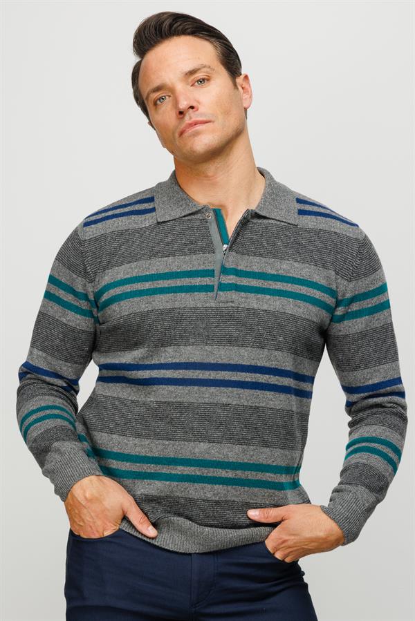 Мужской шерстяной свитер с круглым вырезом и цветными полосками спереди дымчатый