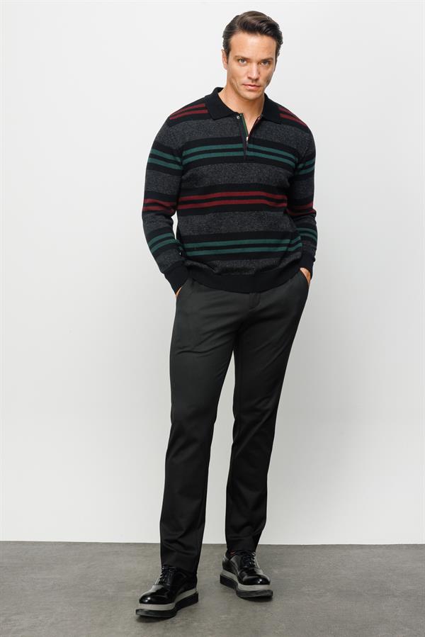 Мужской шерстяной свитер с круглым вырезом и цветными полосками спереди черный 