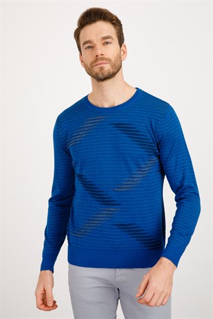 Мужской свитер с круглым вырезом и трикотажем синий