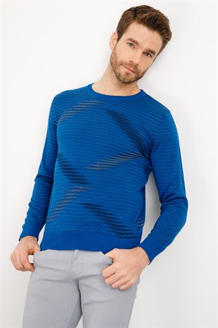 Мужской свитер с круглым вырезом и трикотажем синий