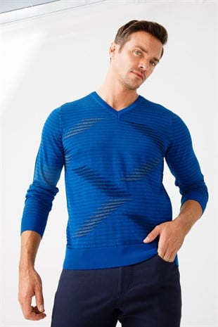Мужской трикотажный свитер с v-образным вырезом синий