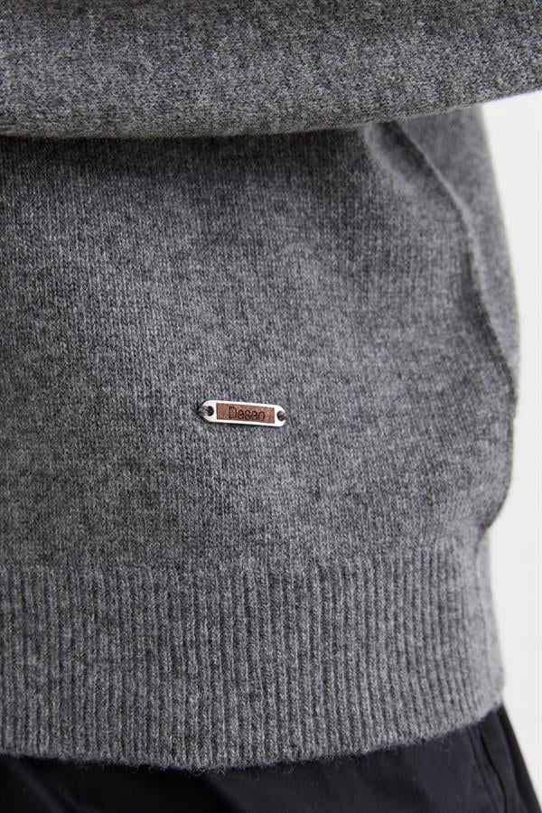 Мужской базовый шерстяной свитер с круглым вырезом