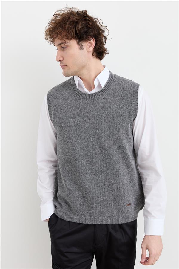 Мужской шерстяной свитер с круглым вырезом