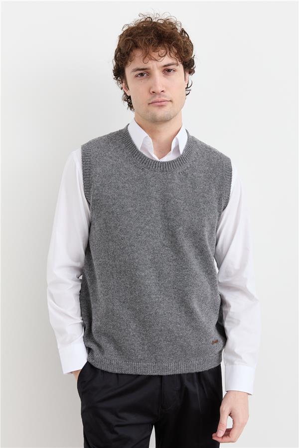 Мужской шерстяной свитер с круглым вырезом