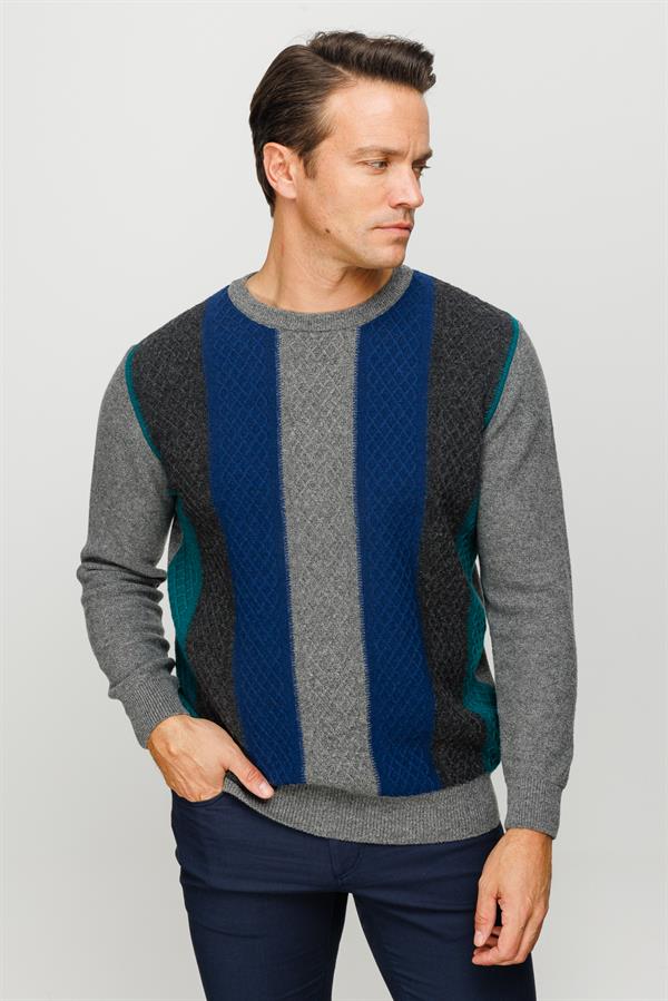 Мужской шерстяной свитер с круглым вырезом и цветными узорами спереди дымчатый
