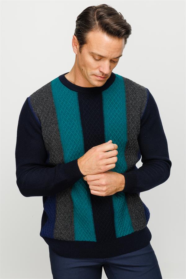 Мужской шерстяной свитер с круглым вырезом и цветными узорами спереди темно синий