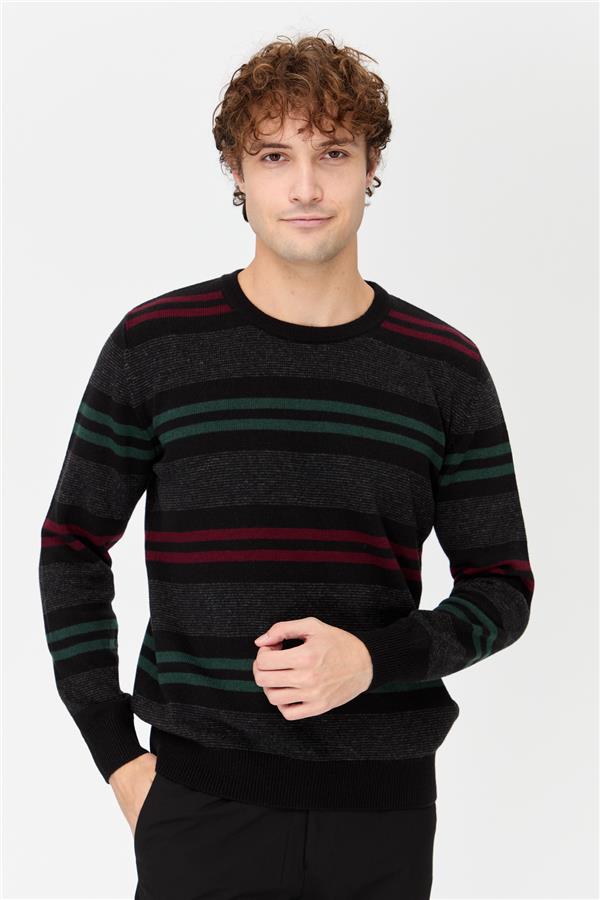 Мужской шерстяной свитер в красочную полоску черный