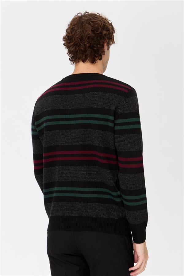 Мужской шерстяной свитер в красочную полоску черный