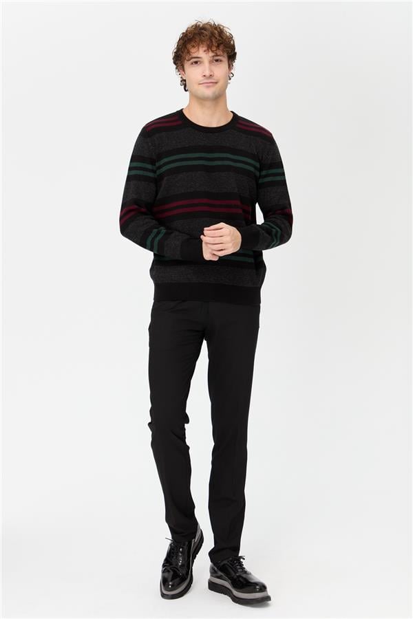 Мужской шерстяной свитер в красочную полоску черный