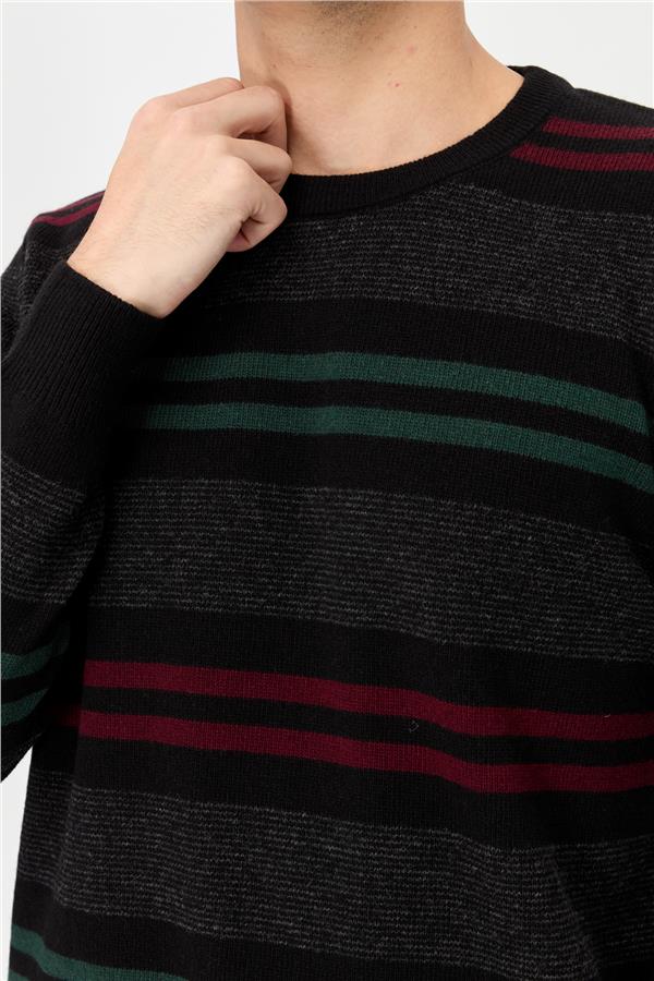 Мужской шерстяной свитер в красочную полоску черный