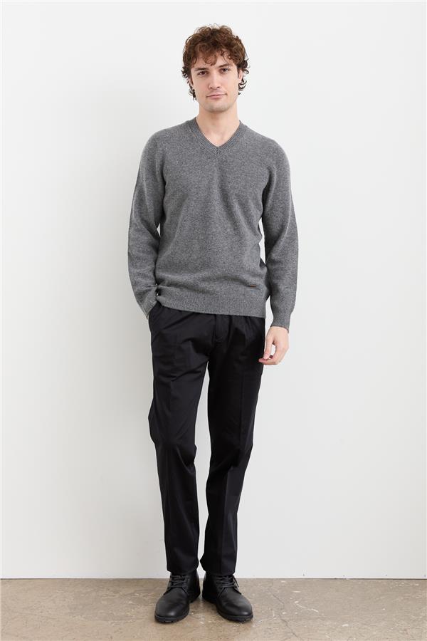 Мужской шерстяной свитер с v-образным вырезом