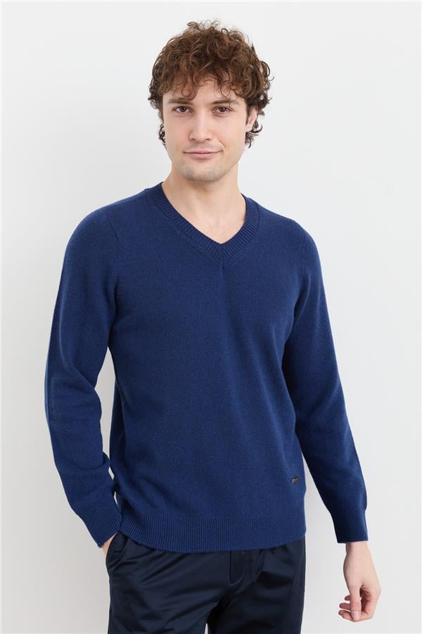 Мужской шерстяной свитер с v-образным вырезом