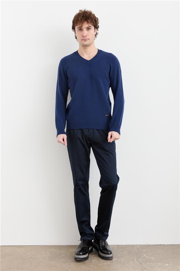 Мужской шерстяной свитер с v-образным вырезом