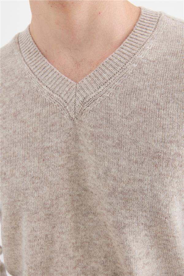 Мужской шерстяной свитер с v-образным вырезом