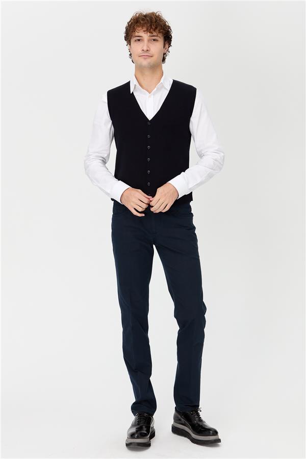 Мужской жилет тонкой вязки темно-синий