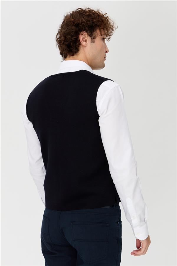 Мужской жилет тонкой вязки темно-синий
