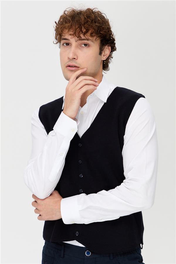 Мужской жилет тонкой вязки темно-синий