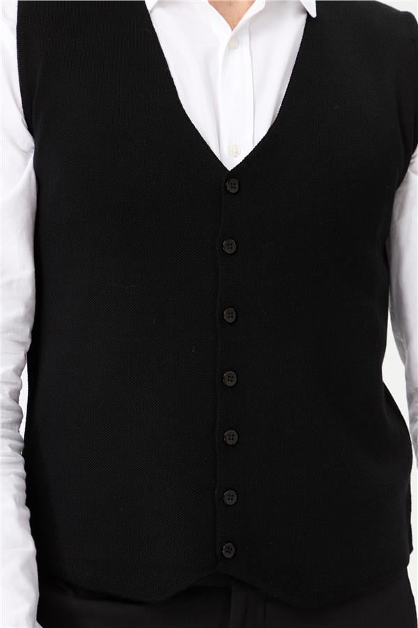 Мужской жилет тонкой вязки черный