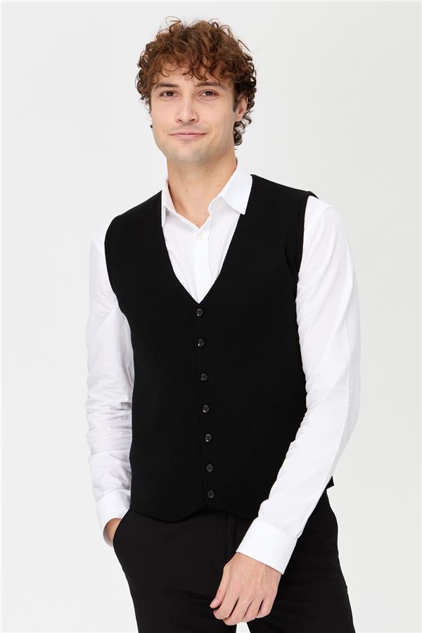 Мужской жилет тонкой вязки черный