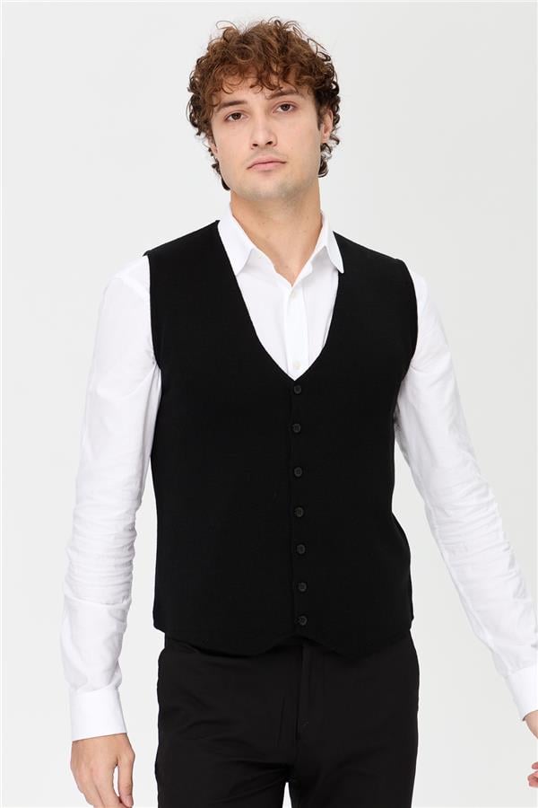 Мужской жилет тонкой вязки черный