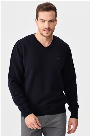 Мужской классический свитер с V-образным вырезом темно синий