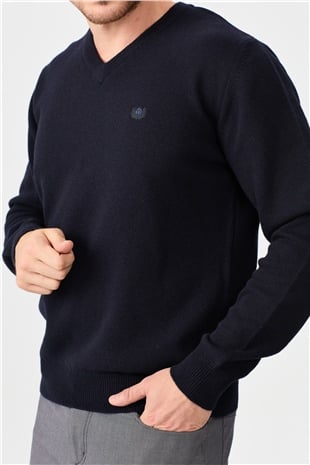 Мужской классический свитер с V-образным вырезом темно синий