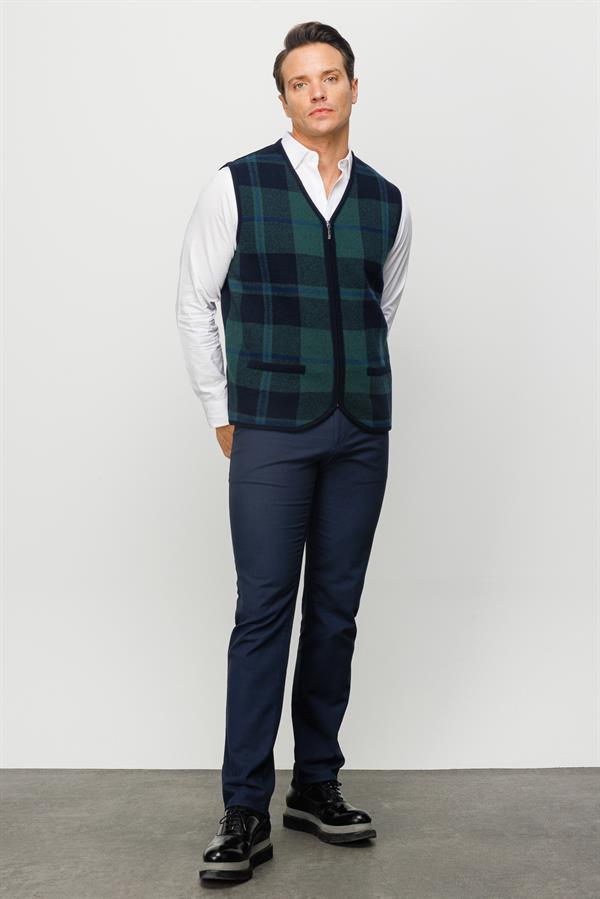 Мужской жилет с V образным вырезом в клетку спереди темно синий