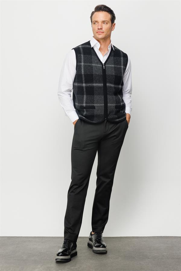 Мужской жилет с V образным вырезом в клетку спереди черный