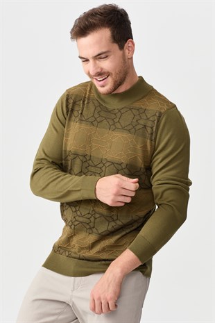 Мужская полуводолазка с рисунком спереди хаки