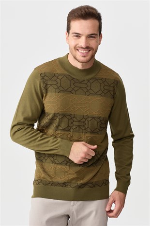 Мужская полуводолазка с рисунком спереди хаки