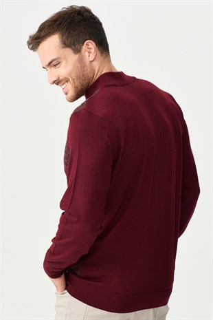 Мужская полуводолазка с рисунком спереди бордовая