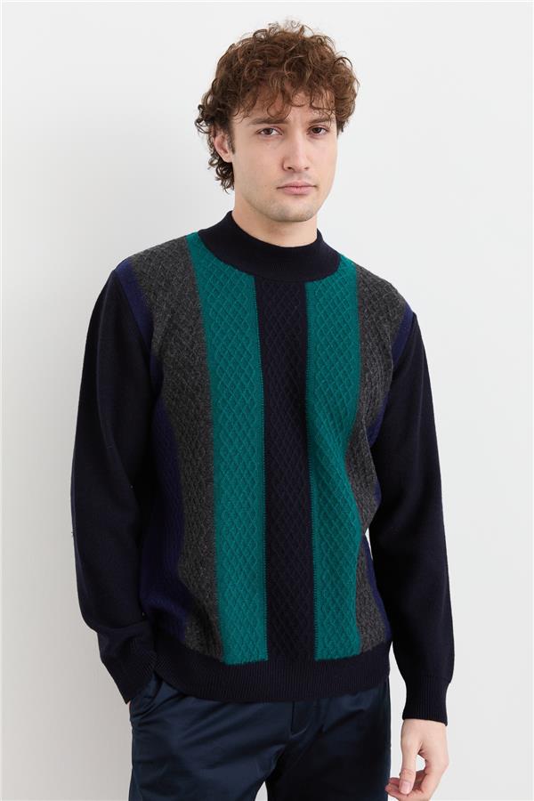 Мужской шерстяной свитер с рисунком спереди