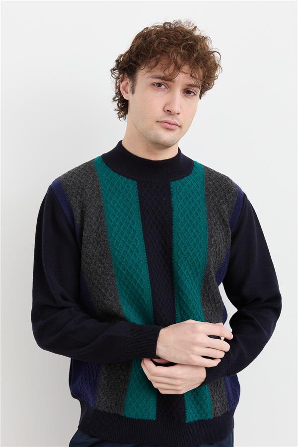 Мужской шерстяной свитер с рисунком спереди