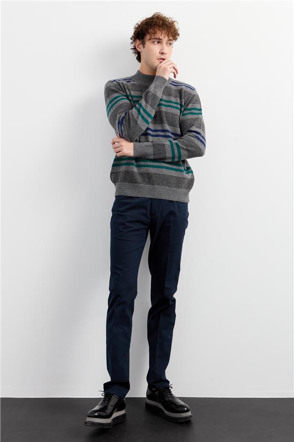 Мужской шерстяной свитер в красочную полоску с водолазкой Копченый