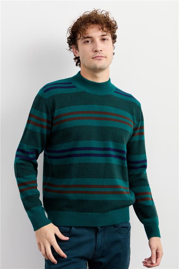 Мужской шерстяной свитер в красочную полоску с водолазкой  Цвет утиной головы