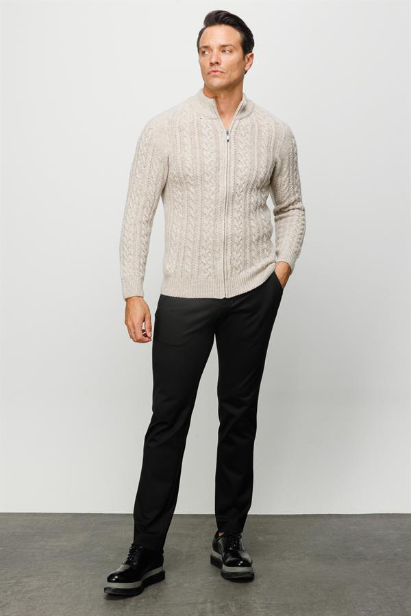 Мужская шерстяная полуводолазка с вязкой косичка бежевая