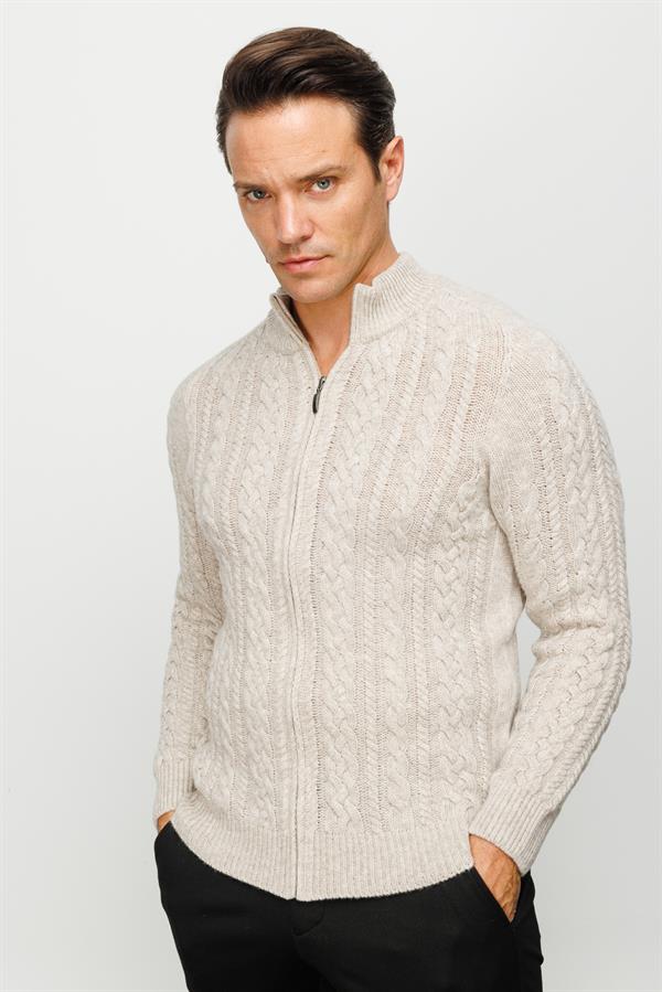 Мужская шерстяная полуводолазка с вязкой косичка бежевая