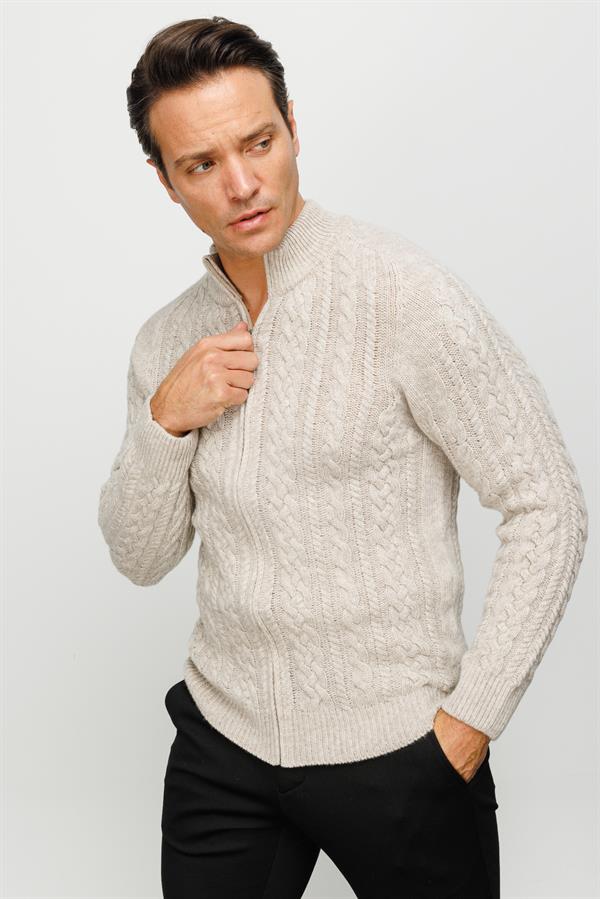 Мужская шерстяная полуводолазка с вязкой косичка бежевая