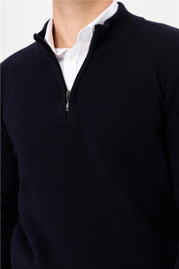 Мужской шерстяной свитер с высоким воротником темно-синий
