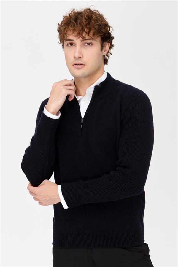 Мужской шерстяной свитер с высоким воротником темно-синий