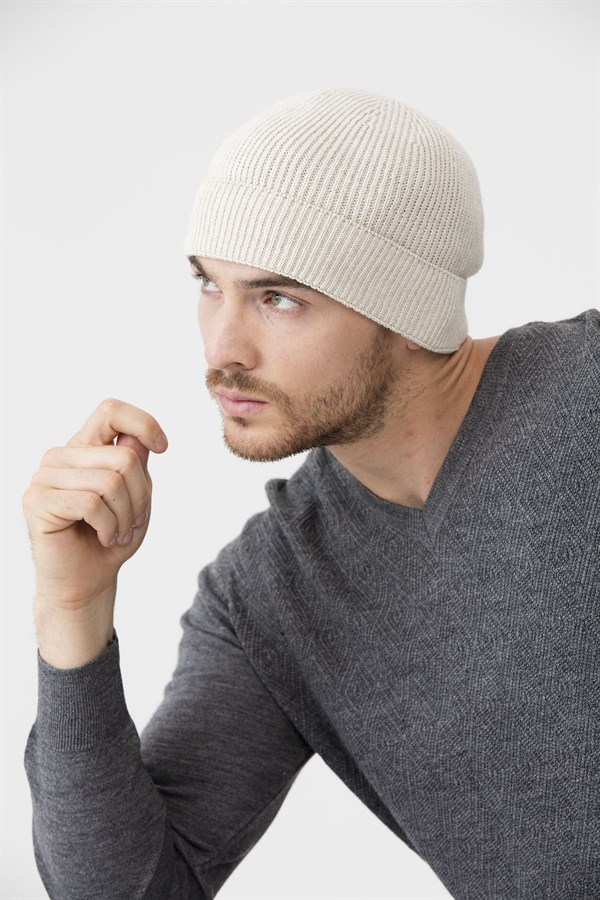 Мужская шерстяная шапка бежевая