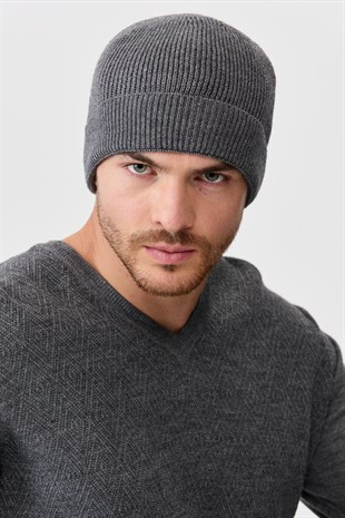 Мужская шерстяная шапка дымчатая