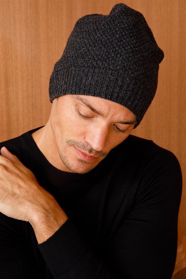 Мужская шерстяная шапка темно дымчатая