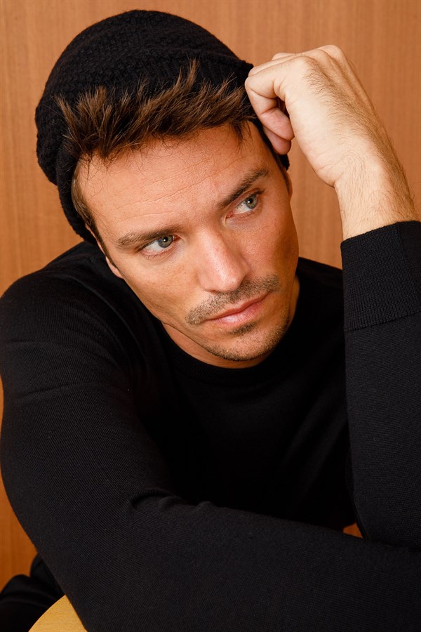 Мужская шерстяная шапка черная