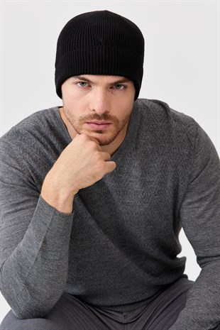 Мужская шерстяная шапка черная