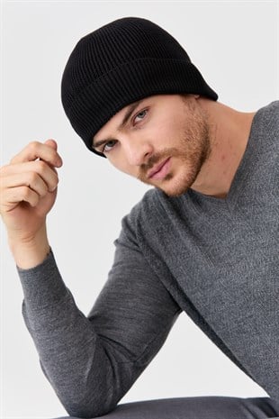 Мужская шерстяная шапка черная