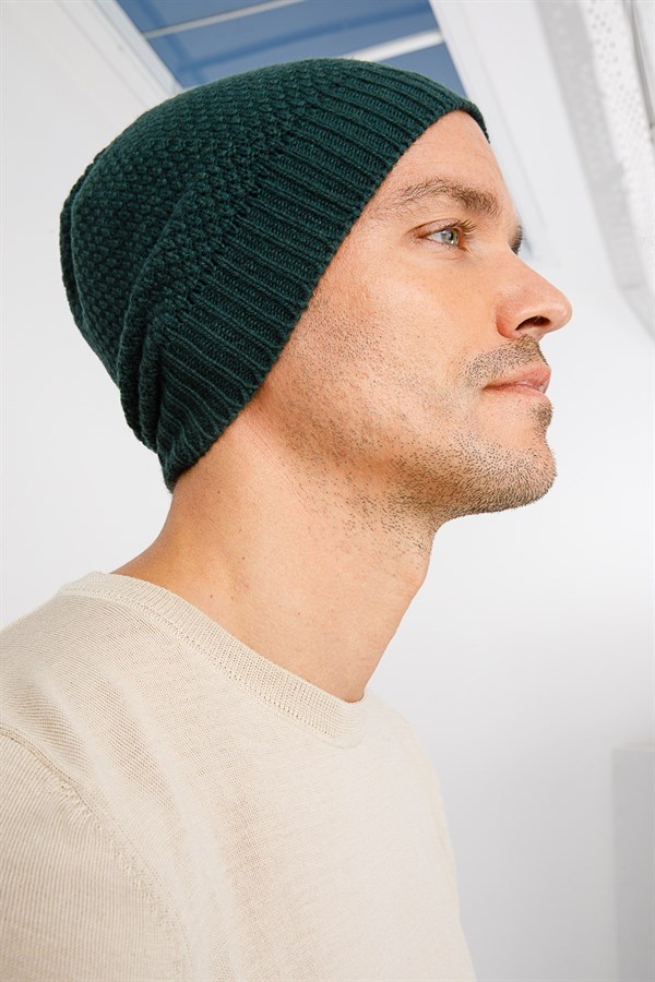 Мужская шерстяная шапка зеленая